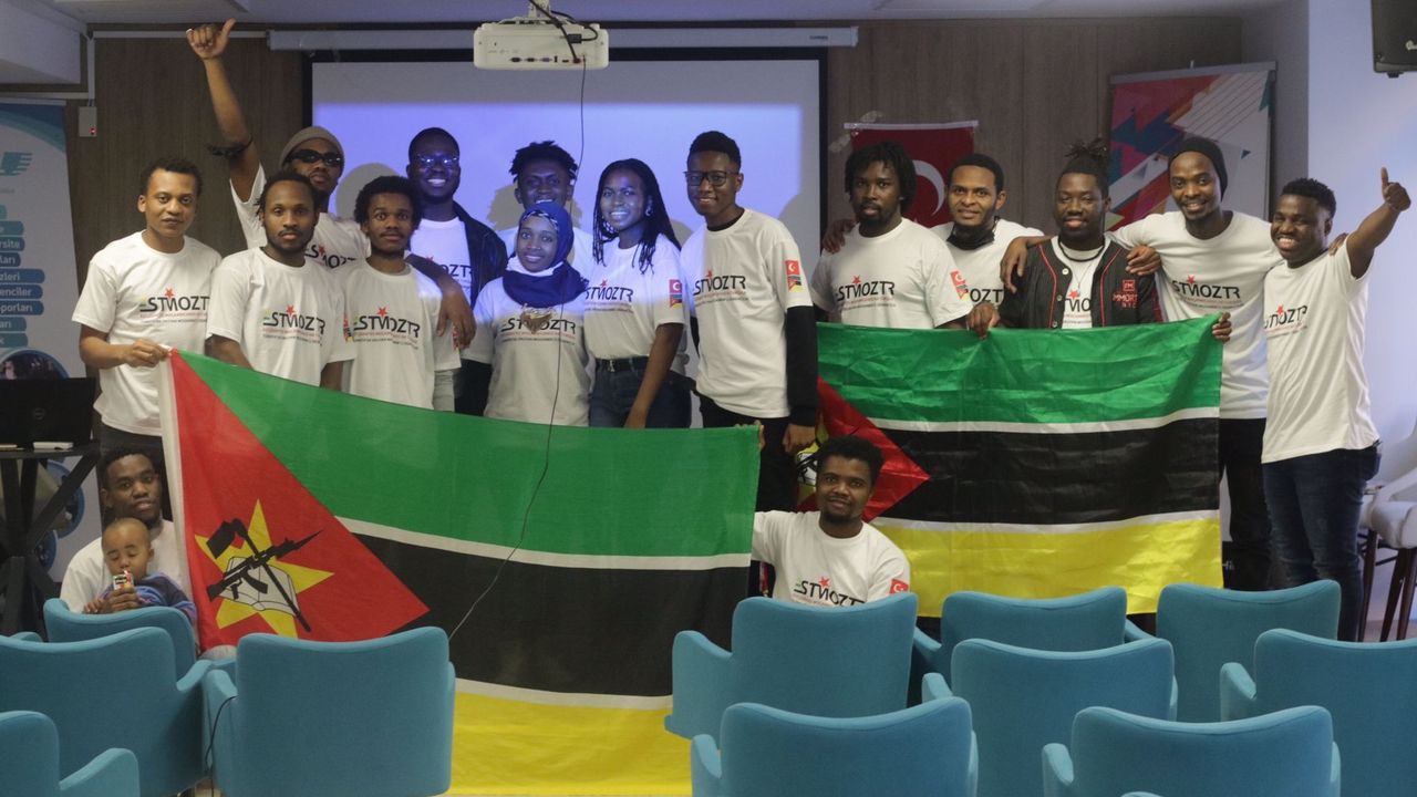 Mozambikli Başkan Danilo Eskişehir’deki Afrikalıları bir araya topladı