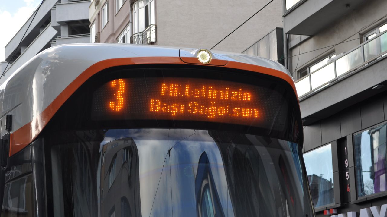 Tramvayların led ekranında ‘Milletimizin başı sağ olsun’ yazısı