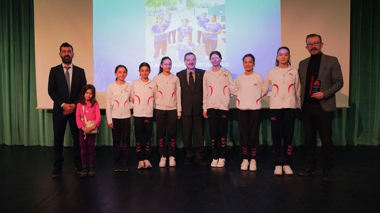 Eskişehir'de Sporun En İyileri Ödüllerini Aldı