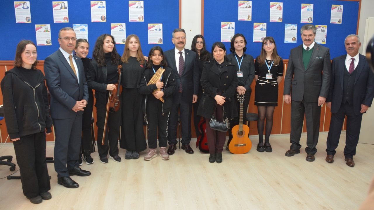 Ahmet Sezer’de Müzik Sınıfı ve TÜBİTAK 4006 Bilim Fuarı Açılışı