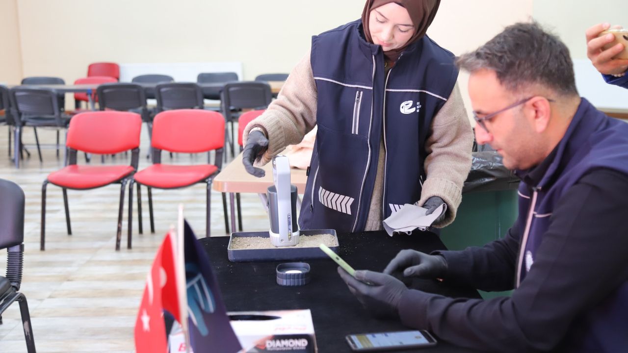 Büyükşehirden Ücretsiz Mobil Toprak Analizi Desteği