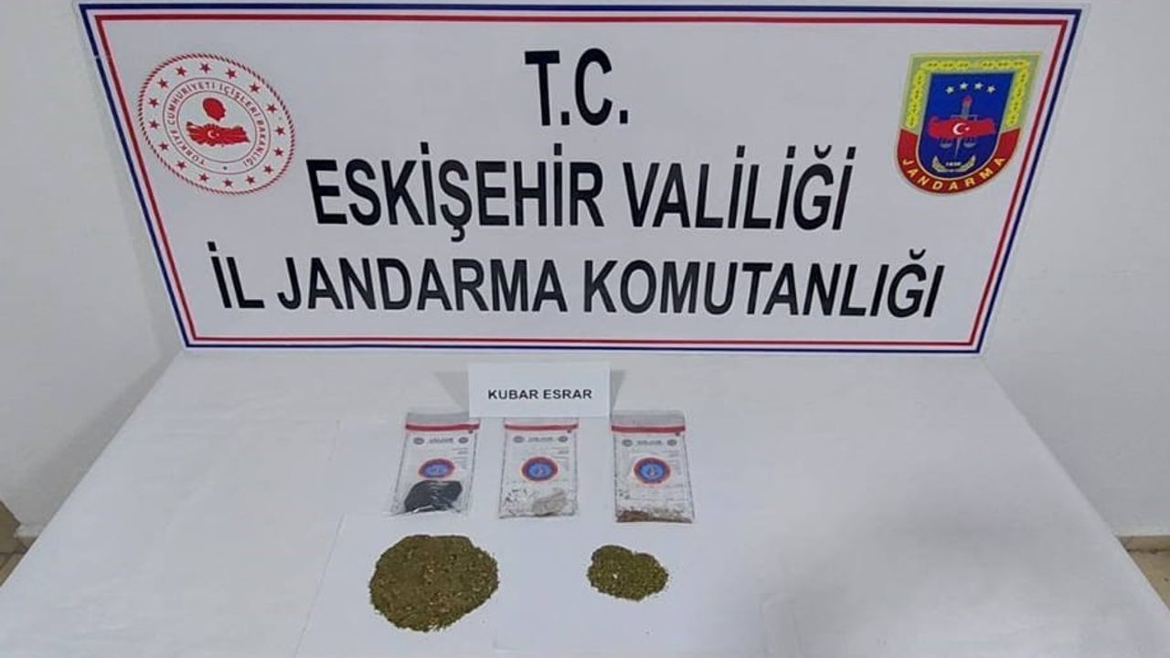 Yol kontrolünde esrar maddesi ele geçirildi