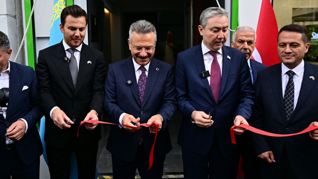Vali Aksoy Kazakistan Fahri Konsolosluğu'nun açılış programına katıldı