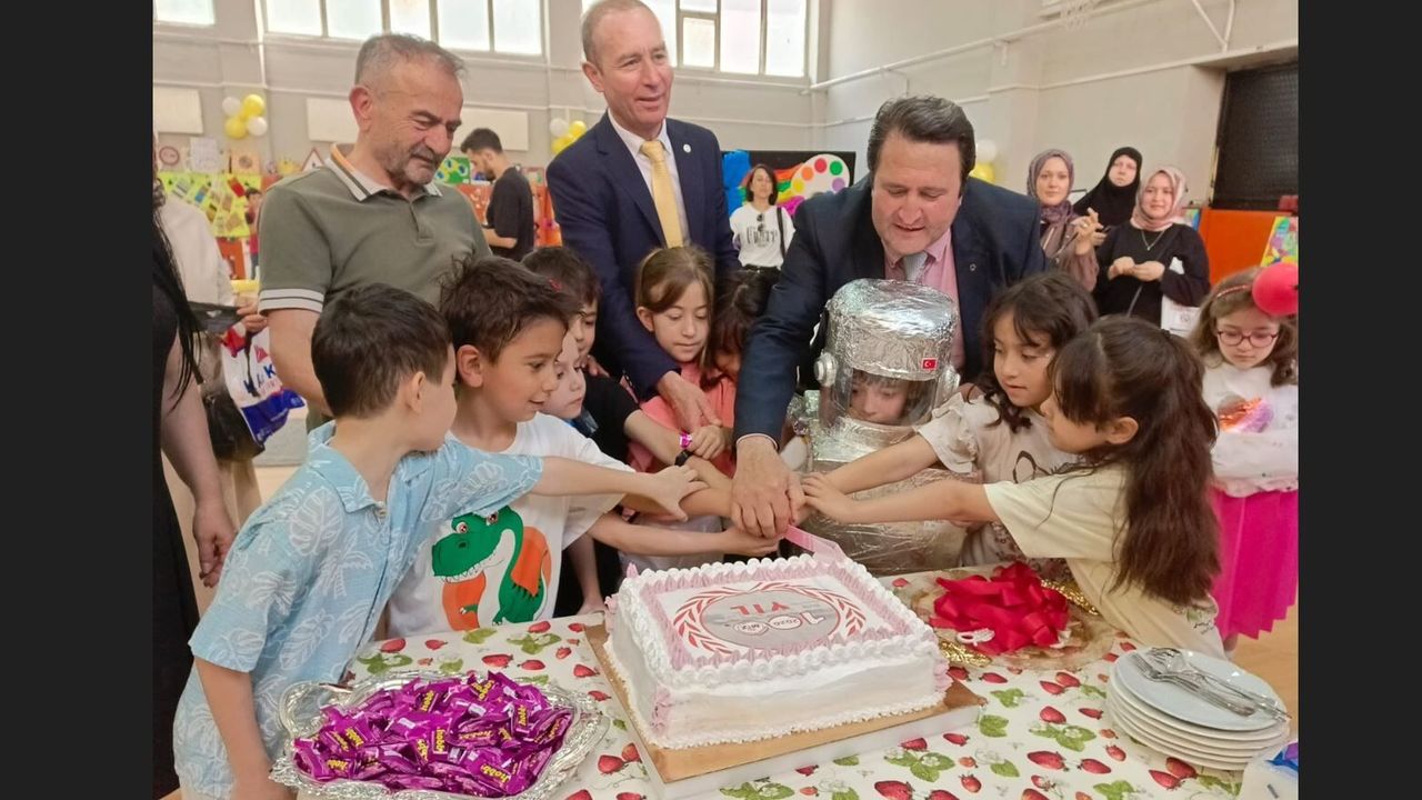 Eskişehir'in 100 Yıllık Okulunda Görkemli Sergi