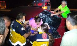 Sandıklı'da otomobil refüje devrildi: 2 yaralı