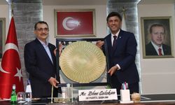 Bakan Dönmez AK Parti Eskişehir İl Başkanlığı’nı ziyaret etti