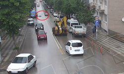 Otomobilin yayaya çarptığı anlar kameraya yansıdı