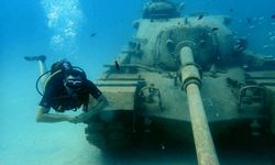 20 metre derinlikte batık tank ve uçağı fotoğrafladılar