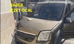 Motorsiklete çarpmamak için duvara girdi