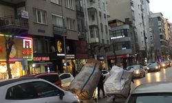 Kâğıt toplayıcı çocuklar trafiktekileri isyan ettirdi