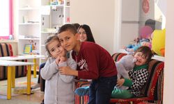 Depremzedeler yaralarını Eskişehir Öğretmen Evi’nde sarıyor
