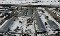 Tam donanımlı bin kişilik prefabrik bina
