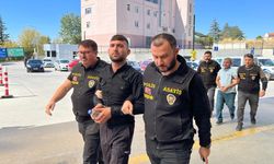 Akrabalarını eve bırakmadılar diye öldürmüş