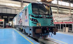 İlk yerli ve milli elektrikli anahat lokomotifi E5000 raylara iniyor