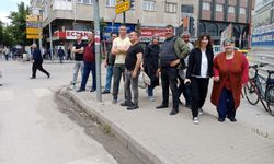Vatandaşların kepçe izleme geleneği devam ediyor