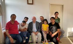Çakırözer depremzede ailenin bayramını kutladı