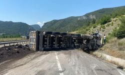 Bilecik'te tır devrildi