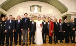AK Partililer gençlik kolları başkanının düğününde buluştu