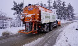 Tepebaşı’nda Kar Yağışıyla Mücadele Sürüyor