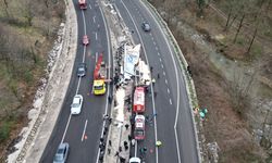 Kontrolden çıkan tır refüje daldı: 1 ölü