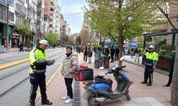 Yaya yollarında cirit atan motosiklet sürücülerine ceza kesildi