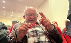 60 yaş üzeri erkekler alzaymırı örgü örerek yeniyor
