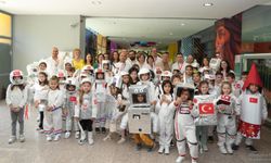 Minik Astronotlar Kostümlerini Tasarladı
