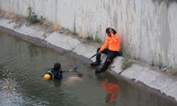 Sulama kanalına düşen çocuğu kurtardı kendi kurtulamadı