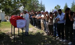 Trafik kazasında hayatını kaybeden polis memuru son yolculuğuna uğurlandı