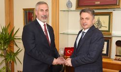 ESVAK’tan Prof. Dr. Kemal Şenocak’a plaket