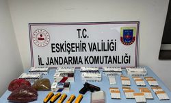 Kaçak sigara satmak için müşteri ararken yakalandı