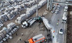 Lastiğinin patlaması sonucu karşı şeride geçen tırın sürücüsü öldü