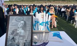 Kep atan öğrenciler depremde hayatını kaybeden arkadaşlarını unutmadı
