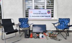 Kamp sandalyelerini ve piknik ekipmanlarını çaldılar