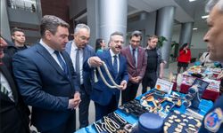 Vali Aksoy kas hastası çocuk için düzenlenen panayıra katıldı