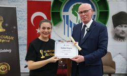Odunpazarı Belediyesi Sunuculuk Atölyesi’nden Mezuniyet Coşkusu