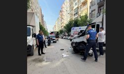 Motosiklet ile kamyonet çarpıştı