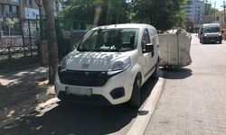 Yeni bisiklet yoluna araç engeli