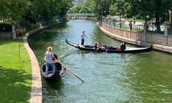 Bayramda Eskişehir'e gelen turistler gondol seferlerini yoğunlaştırdı