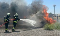 Göreve başlayan 45 itfaiye erinin gerçeğini aratmayan eğitimi nefes kesti