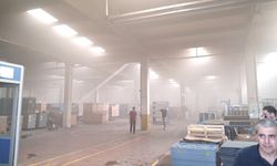 Fabrika yangınında 6 işçi dumandan etkilendi