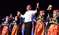 Anadolu Üniversitesinden Çocuk Halk Dansları Topluluğu Gösterisi