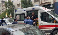 Kontrolü kaybedilen otomobil park halindeki araçlara çarptı