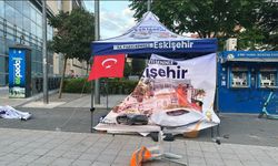 AK Parti Seninle Eskişehir Çadırına Çirkin Saldırı