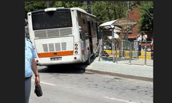 Eskişehir'de otobüs tramvay durağına daldı