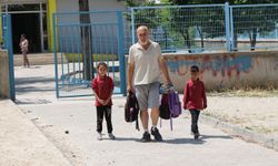 Oğlunun "Annem neden gelmiyor" sorusuna yutkunarak "Gelecek" diyor