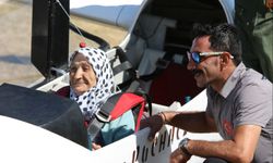 83 yaşındaki kadının "uçma" hayali kokpitte 700 metreye çıkarak gerçek oldu