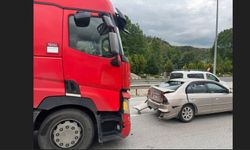 Tır otomobile arkadan çarptı: 2'i çocuk 3 kişi yaralandı