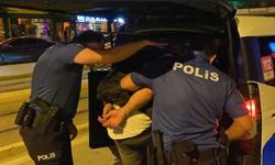 Elindeki satırla çevreye saldırdı