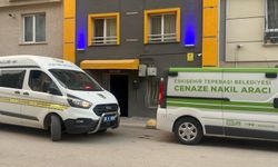 Bir İranlı Apartman Merdivenlerinde Ölü Bulundu